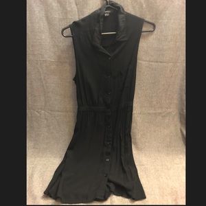 🖤V LIGHTWEIGHT F21 🖤BACKLESS BUTTON UP DRESS🖤